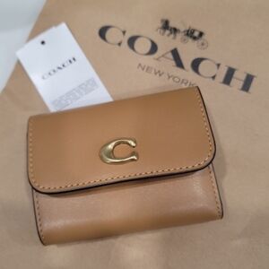 Coach Essential Card Holder Wallet